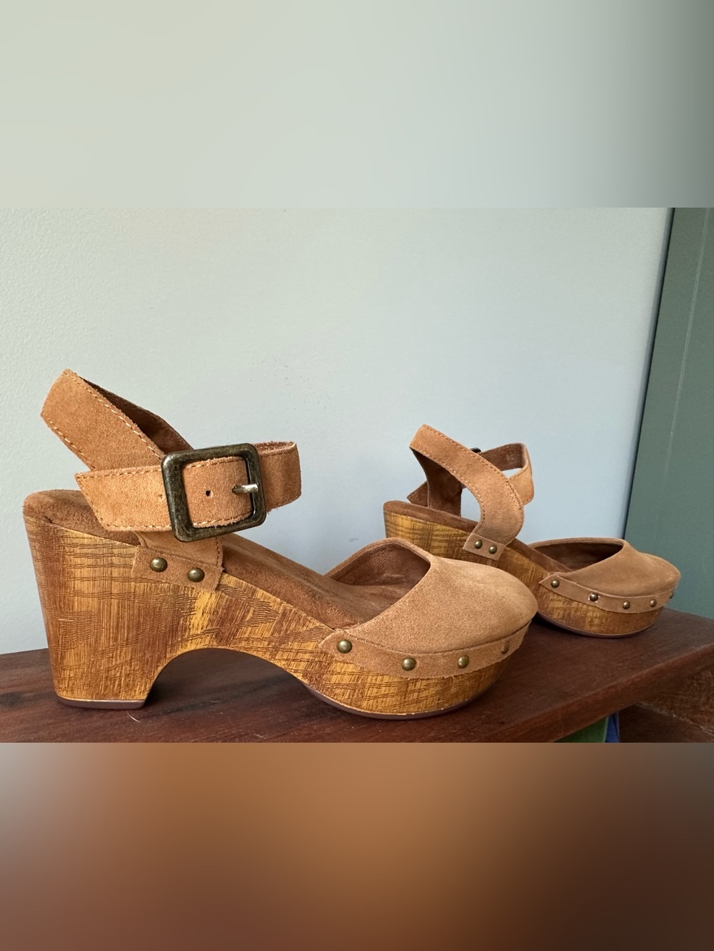 House of Harlow 1960 Camel Suede Platform Clog Heels 7.5